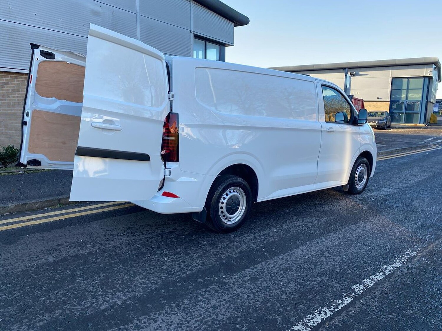 Used Volkswagen Transporter 2025 for sale - 76643548: Photo 25