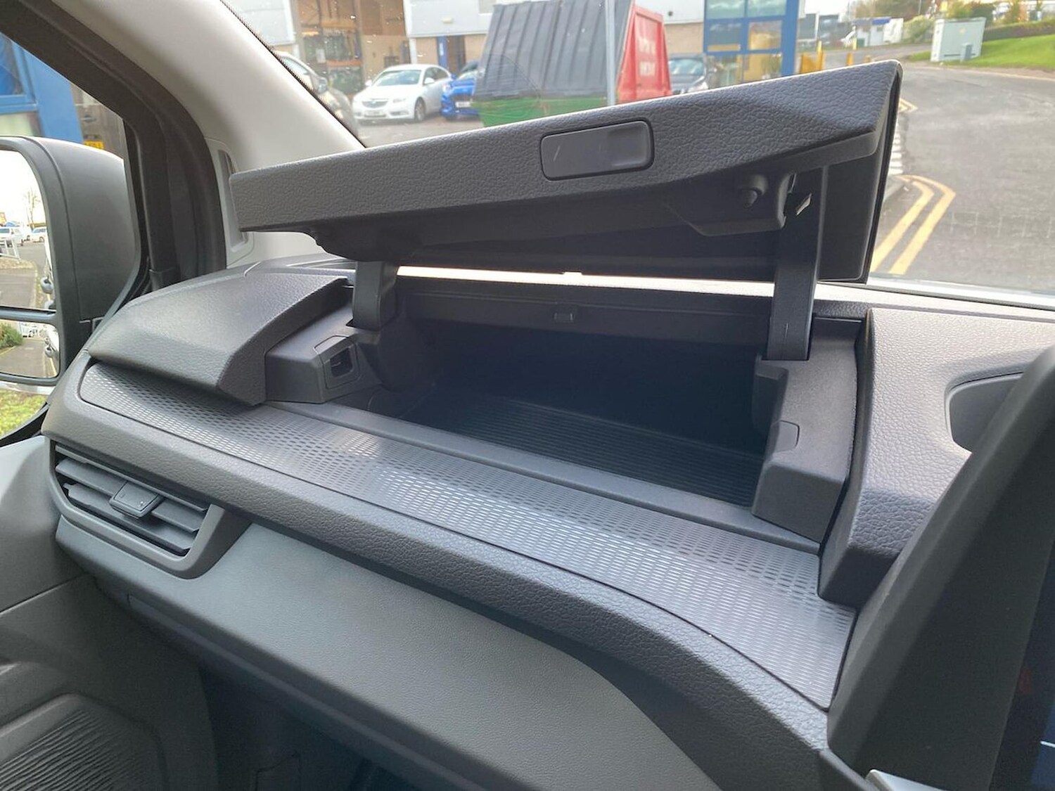 Used Volkswagen Transporter 2025 for sale - 76605535: Photo 34