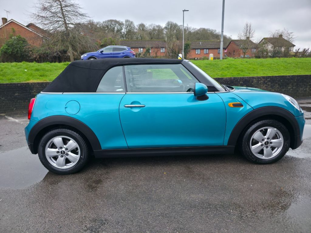 Used MINI Convertible 2016 for sale - 77607965: Photo 2