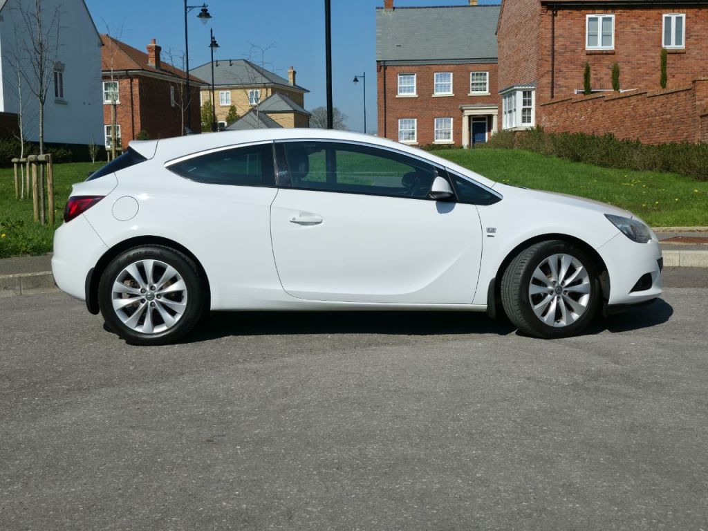 Used Vauxhall Astra GTC 2014 for sale - 77952206: Photo 2