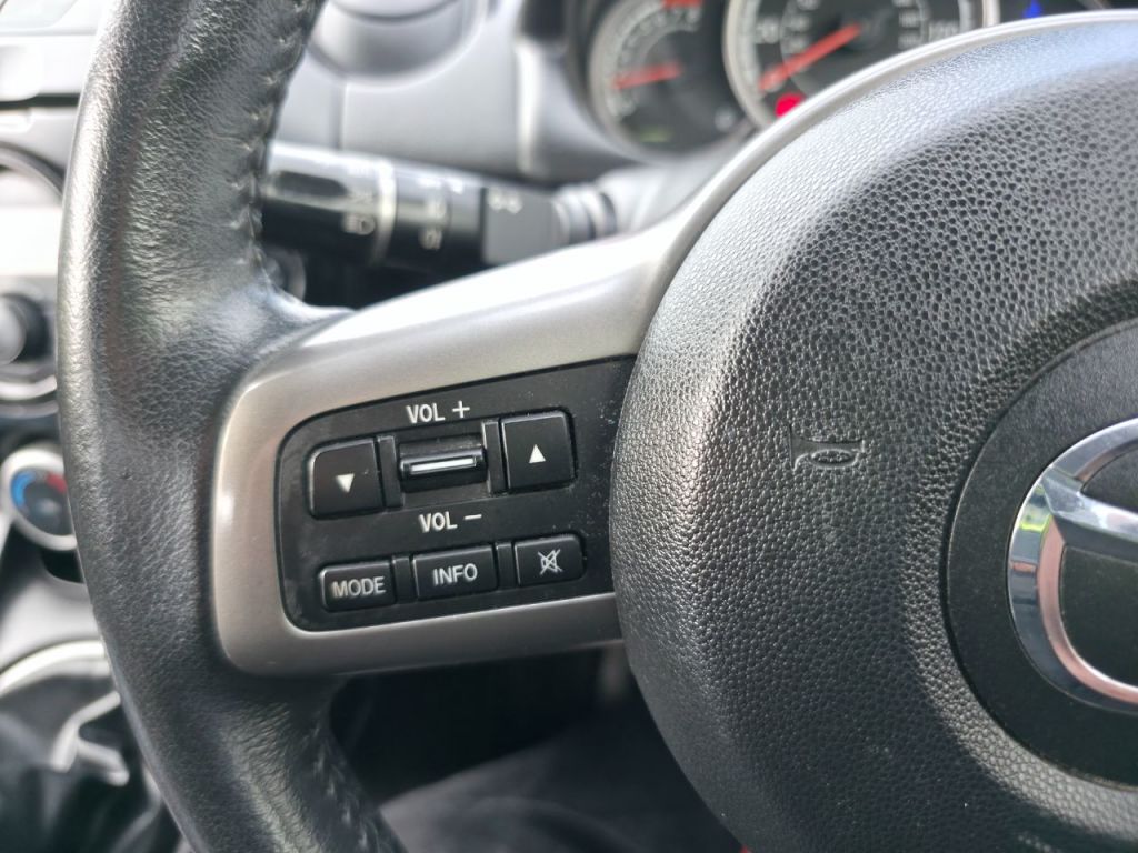 Used Mazda Mazda2 2012 for sale - 77493875: Photo 15