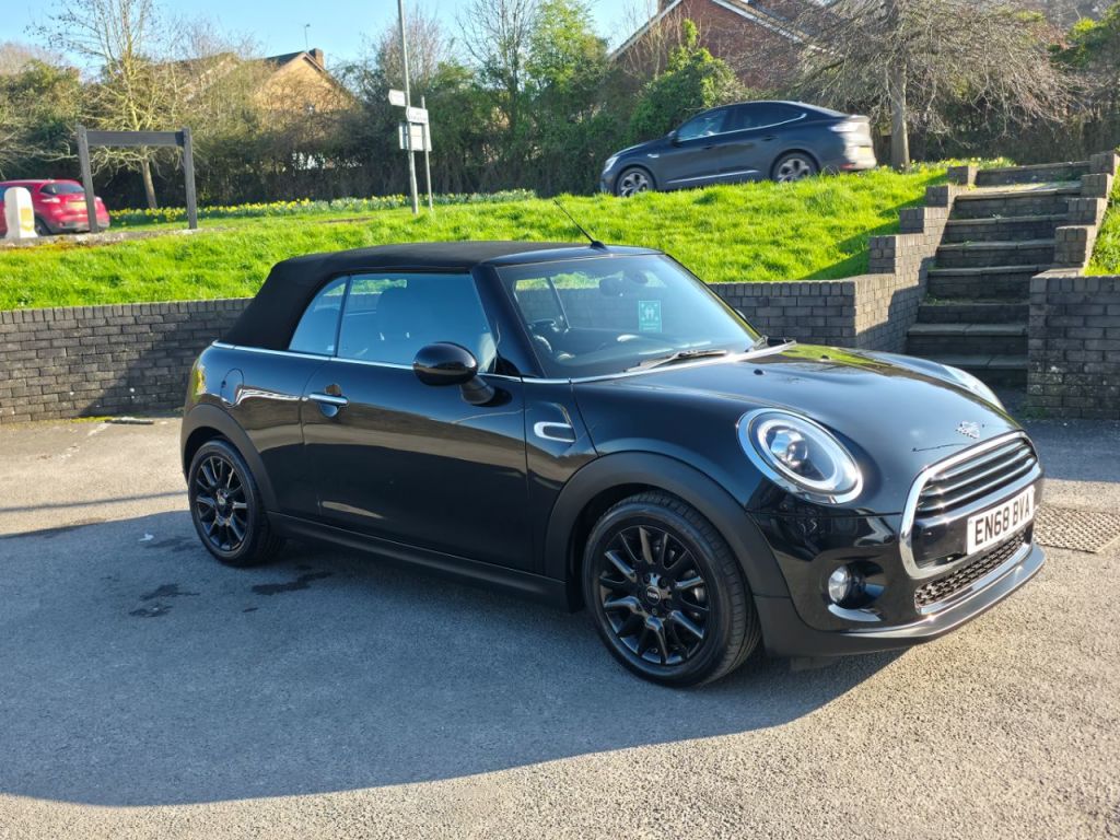 Used MINI Convertible 2018 for sale - 77845263: Photo 2