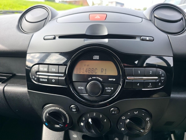 Used Mazda Mazda2 2012 for sale - 76174703: Photo 15