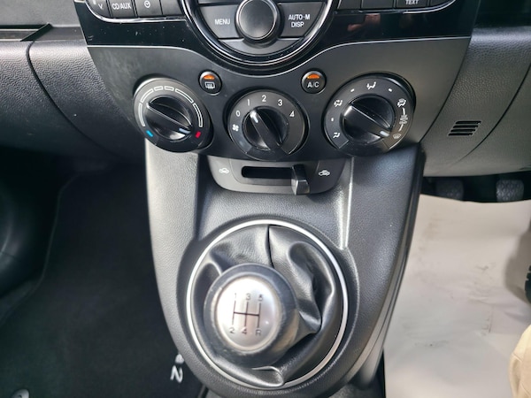 Used Mazda Mazda2 2012 for sale - 76174703: Photo 16