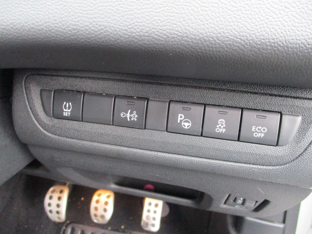 Used Peugeot 208 2015 for sale - 76510211: Photo 10