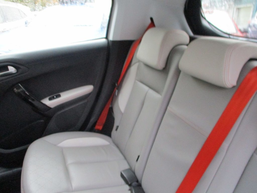 Used Peugeot 208 2015 for sale - 76510211: Photo 15