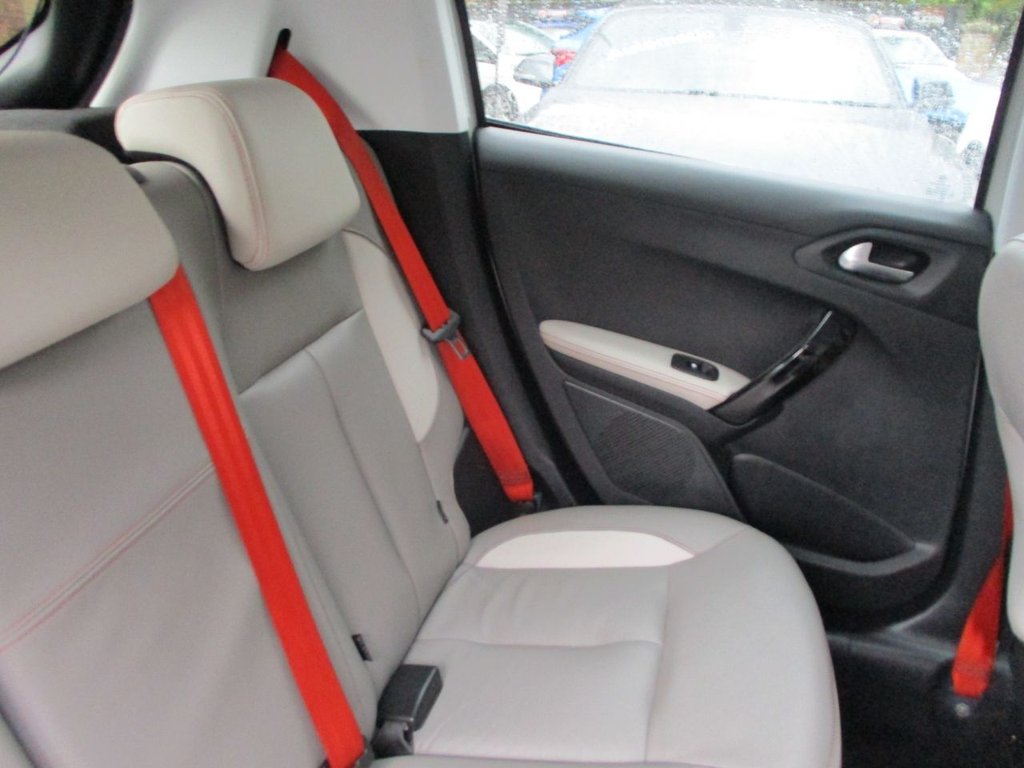 Used Peugeot 208 2015 for sale - 76510211: Photo 16