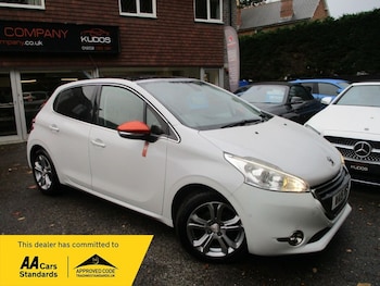 Used Peugeot 208 2015 for sale - 76510211: Photo