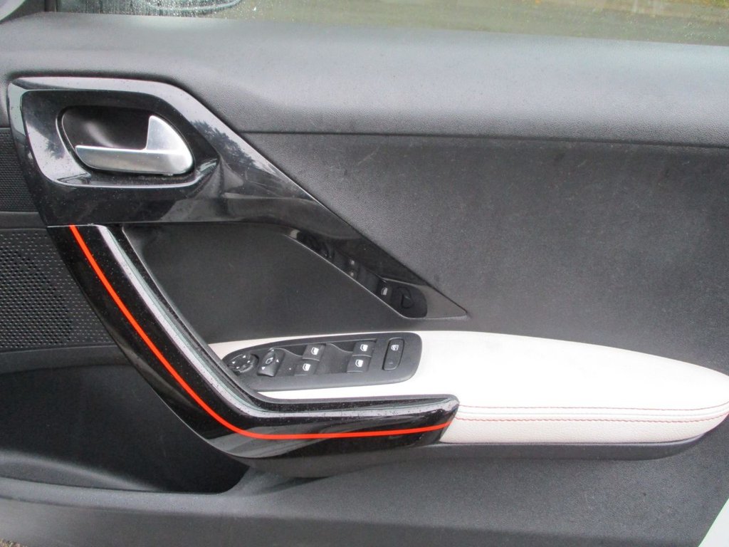 Used Peugeot 208 2015 for sale - 76510211: Photo 9