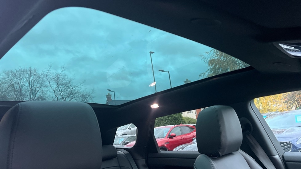 Used Land Rover Range Rover Evoque 2025 for sale - 77043032: Photo 30