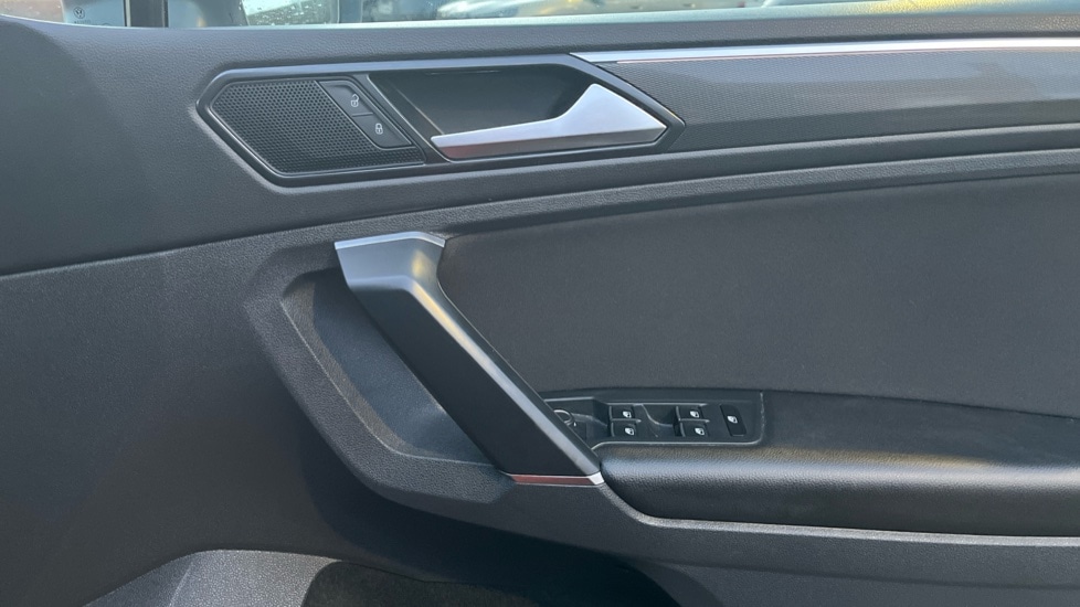 Used Volkswagen Tiguan 2017 for sale - 76640149: Photo 30