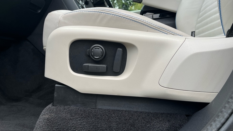 Used Land Rover Discovery 2019 for sale - 76140185: Photo 32