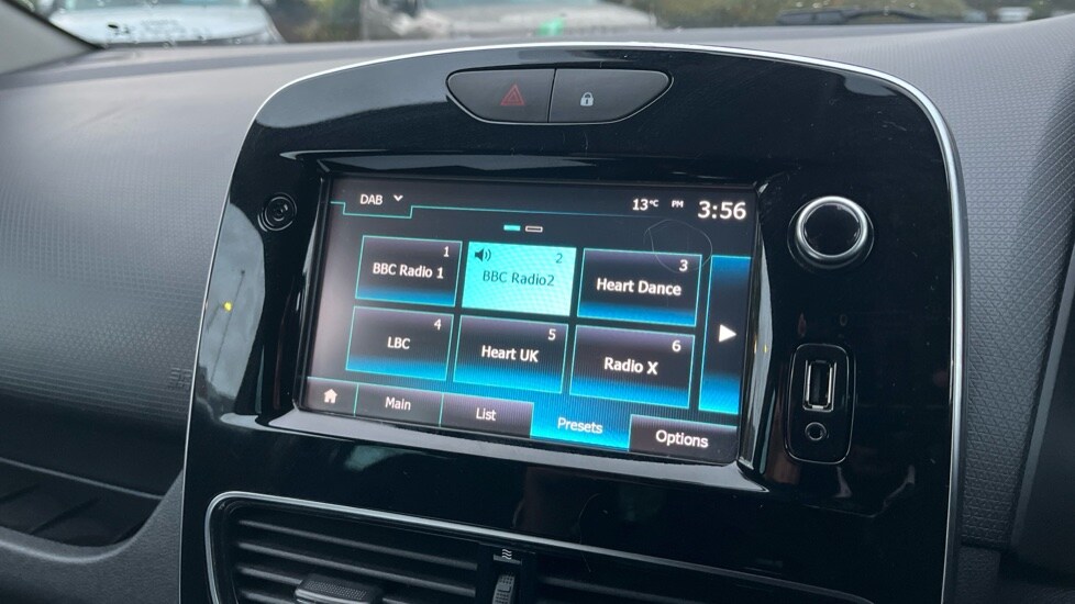 Used Renault Clio 2018 for sale - 76623415: Photo 29