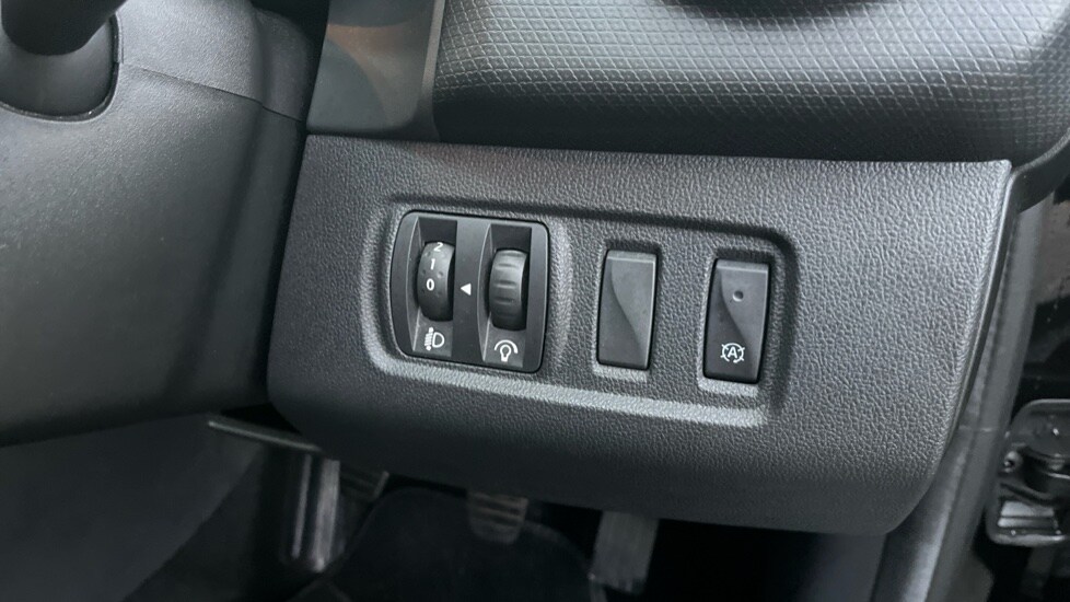 Used Renault Clio 2018 for sale - 76623415: Photo 32