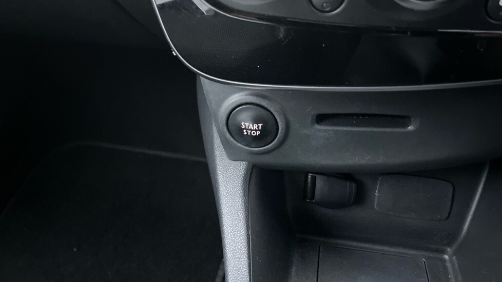 Used Renault Clio 2018 for sale - 76623415: Photo 37