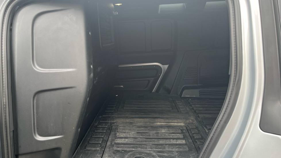 Used Land Rover Defender 2022 for sale - 76552336: Photo 14