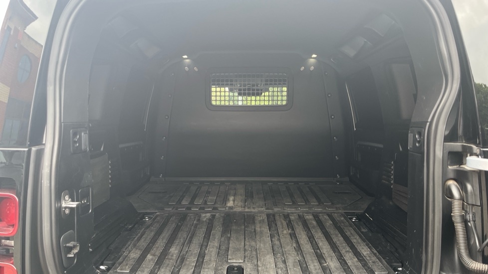 Used Land Rover Defender 2022 for sale - 76552336: Photo 15