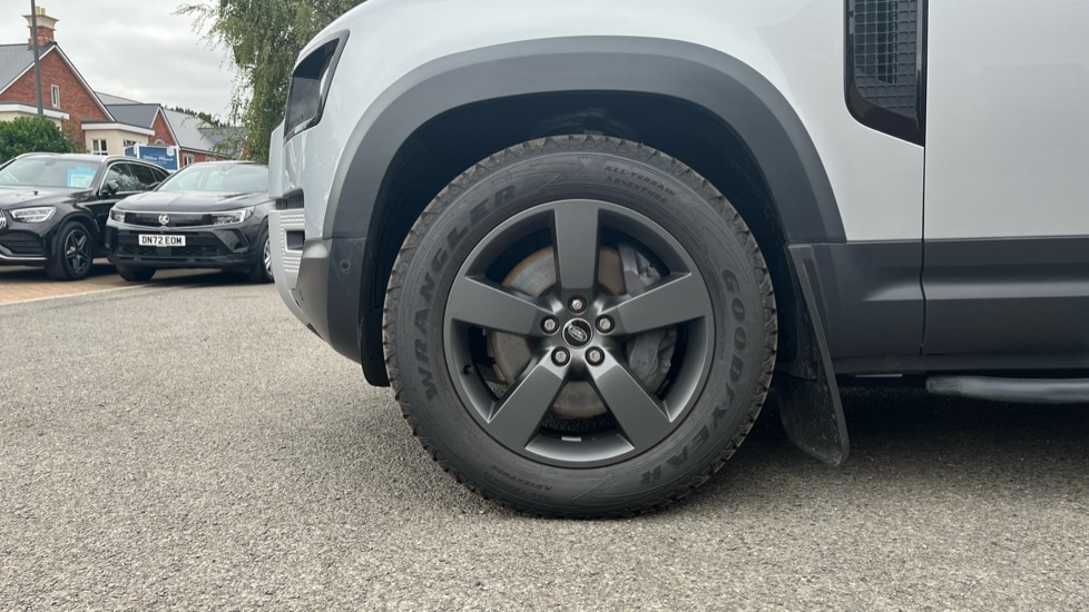 Used Land Rover Defender 2022 for sale - 76552336: Photo 17