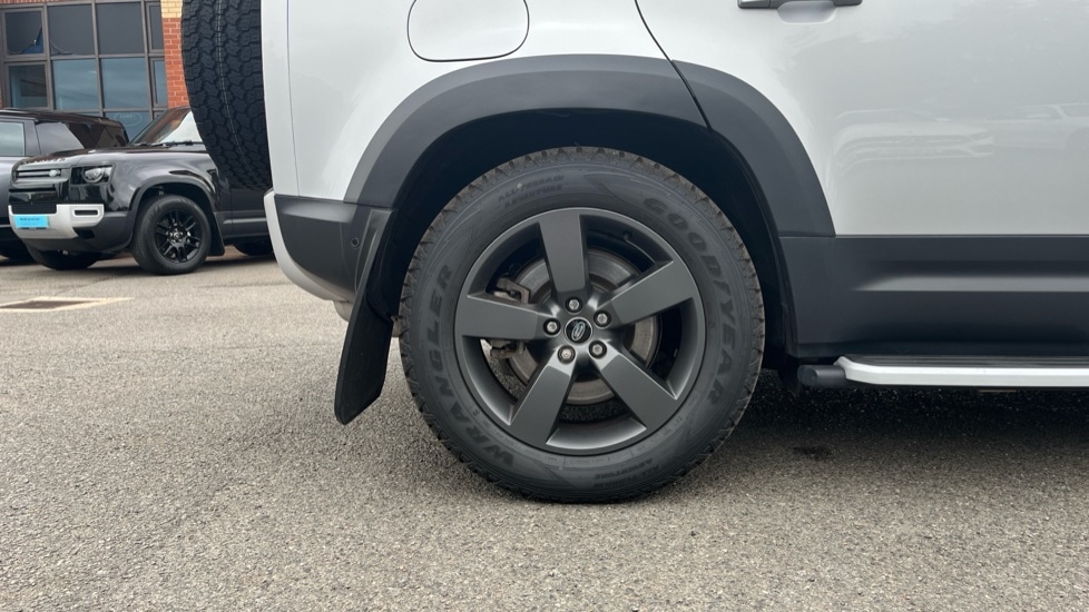 Used Land Rover Defender 2022 for sale - 76552336: Photo 20