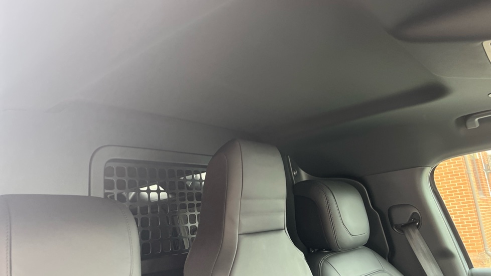 Used Land Rover Defender 2022 for sale - 76552336: Photo 31