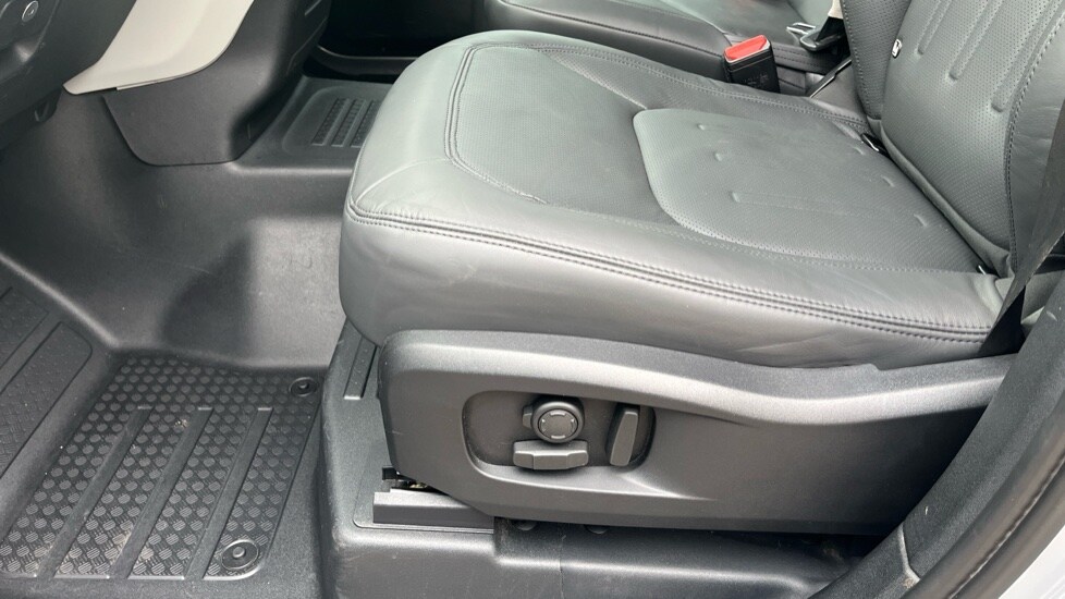 Used Land Rover Defender 2022 for sale - 76552336: Photo 32