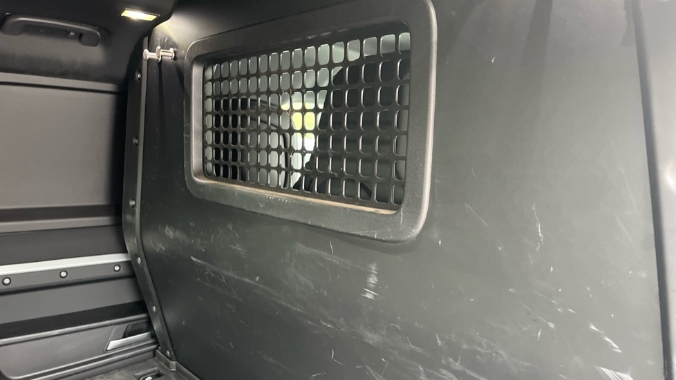 Used Land Rover Defender 2022 for sale - 76552336: Photo 33