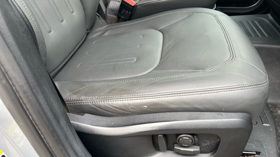 Used Land Rover Defender 2022 for sale - 76552336: Photo 37