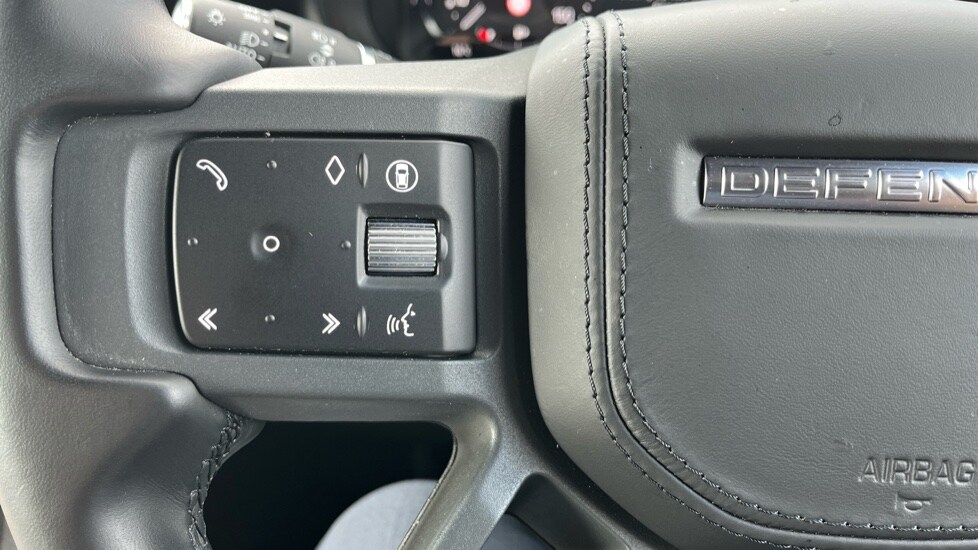 Used Land Rover Defender 2024 for sale - 76458908: Photo 23
