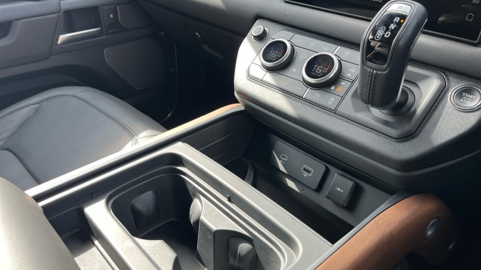 Used Land Rover Defender 2024 for sale - 76458908: Photo 28