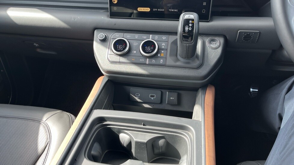Used Land Rover Defender 2024 for sale - 76458908: Photo 29