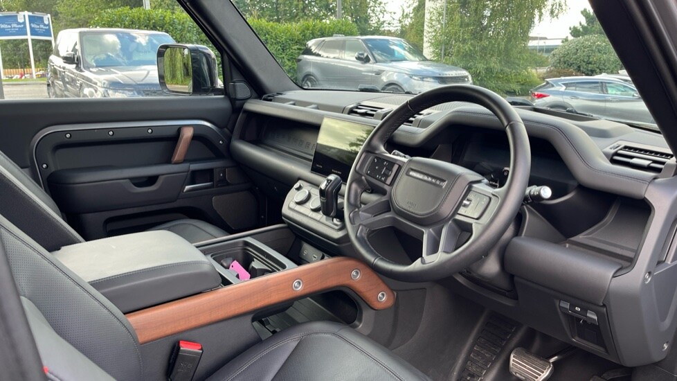Used Land Rover Defender 2024 for sale - 76458908: Photo 9