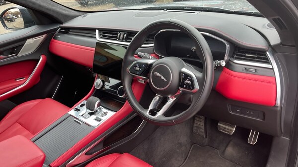 Used Jaguar F-Pace 2023 for sale - 75483733: Photo 9