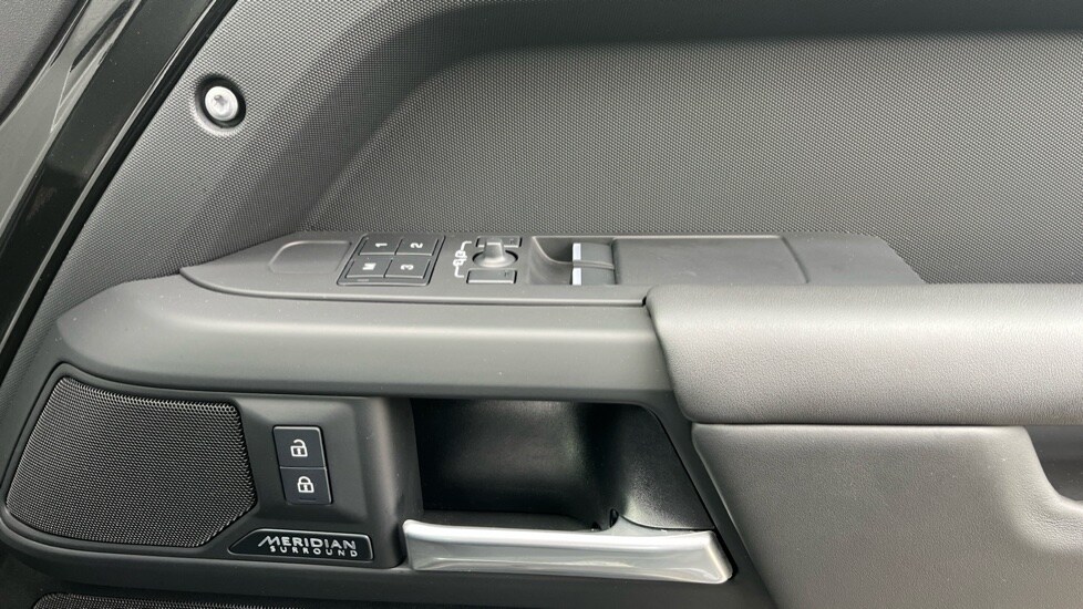 Used Land Rover Defender 2024 for sale - 75874110: Photo 30