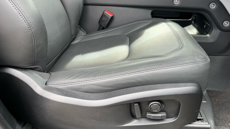 Used Land Rover Defender 2024 for sale - 75874110: Photo 37