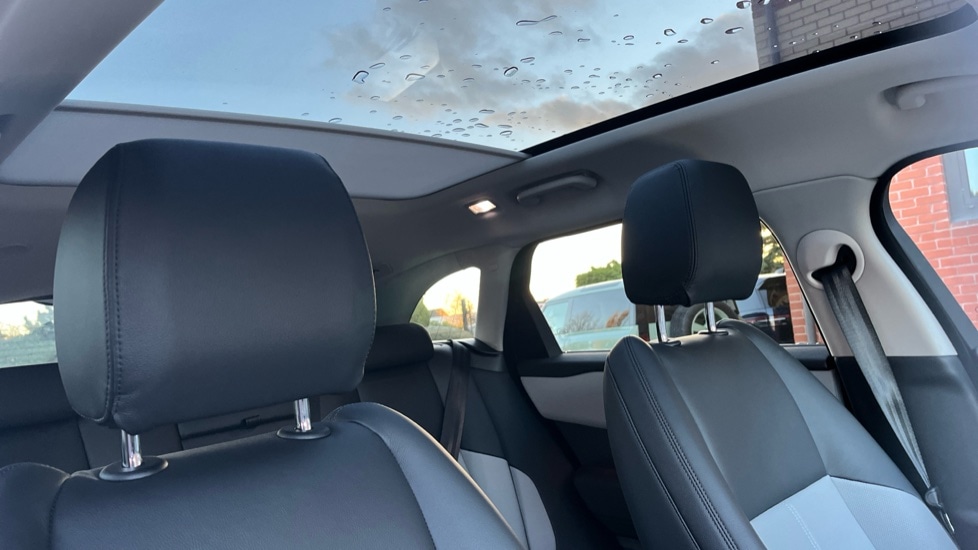 Used Land Rover Range Rover Velar 2025 for sale - 76954466: Photo 31