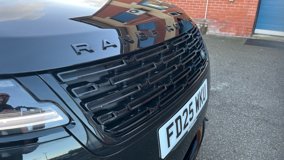 Used Land Rover Range Rover Velar 2025 for sale - 76954466: Photo 40