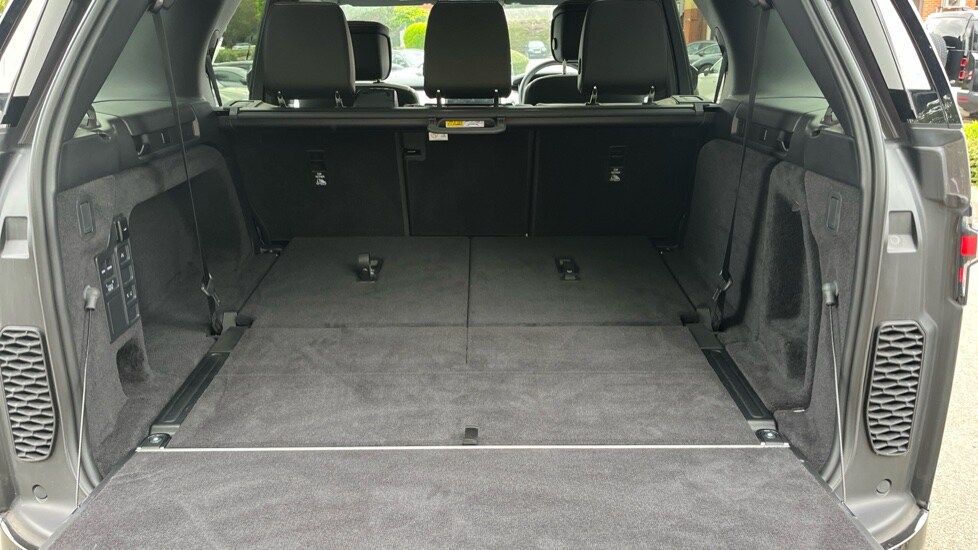 Used Land Rover Discovery 2024 for sale - 76095942: Photo 15