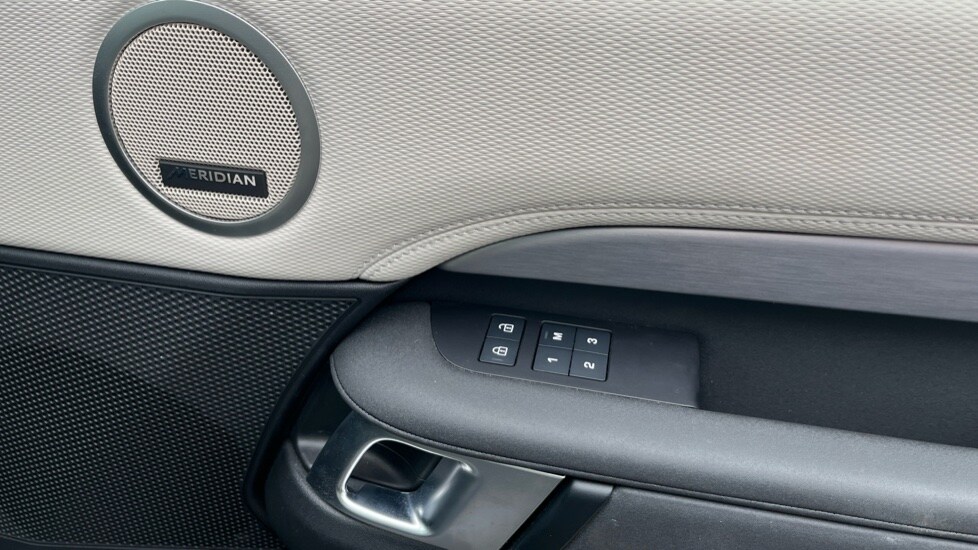 Used Land Rover Discovery 2024 for sale - 76095942: Photo 30