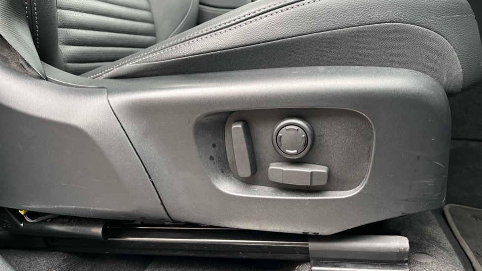 Used Land Rover Discovery Sport 2024 for sale - 76623594: Photo 32