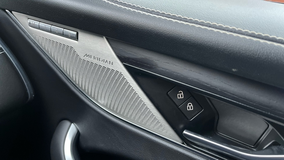 Used Jaguar F-Pace 2021 for sale - 76977643: Photo 38