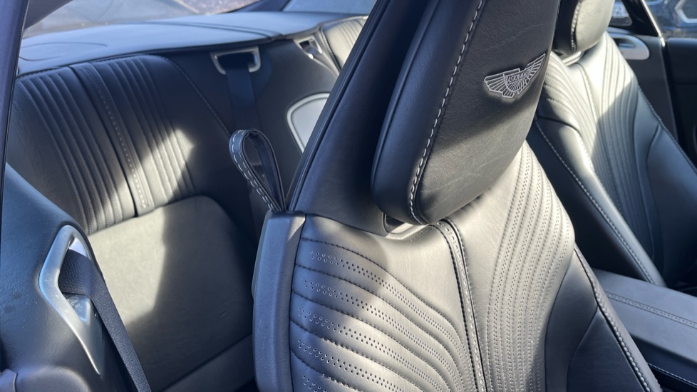 Used Aston Martin DB11 2019 for sale - 76954222: Photo 14