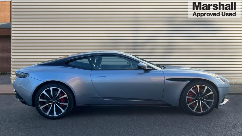Used Aston Martin DB11 2019 for sale - 76954222: Photo 2