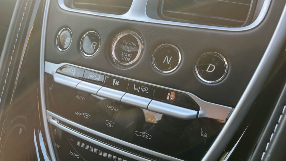 Used Aston Martin DB11 2019 for sale - 76954222: Photo 29