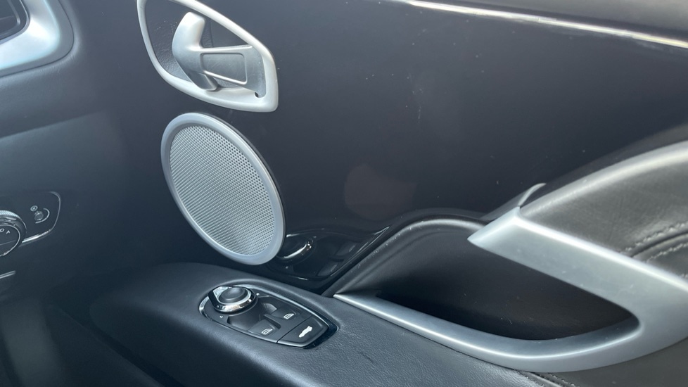 Used Aston Martin DB11 2019 for sale - 76954222: Photo 30