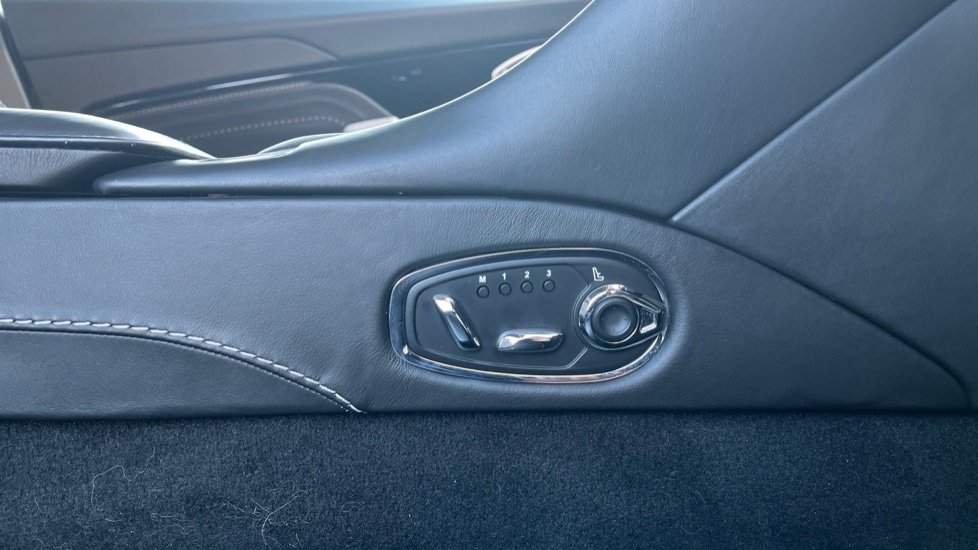 Used Aston Martin DB11 2019 for sale - 76954222: Photo 32