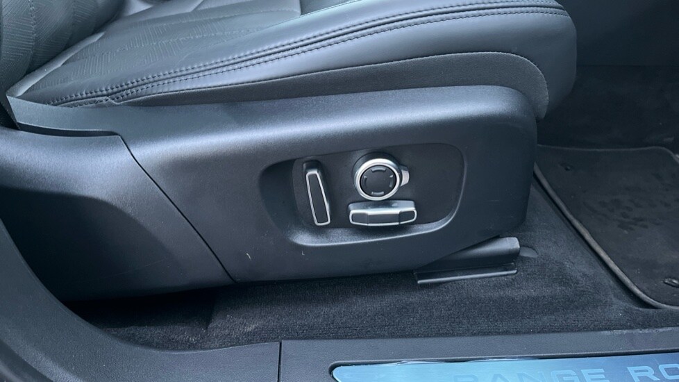 Used Land Rover Range Rover Evoque 2025 for sale - 76966570: Photo 31