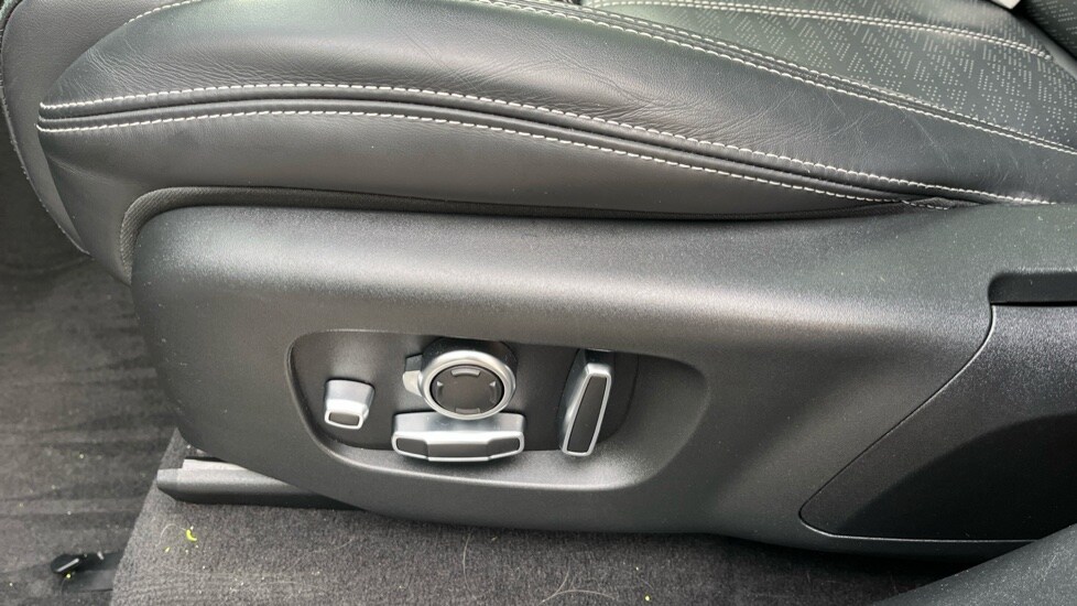 Used Land Rover Range Rover Velar 2021 for sale - 76575238: Photo 32