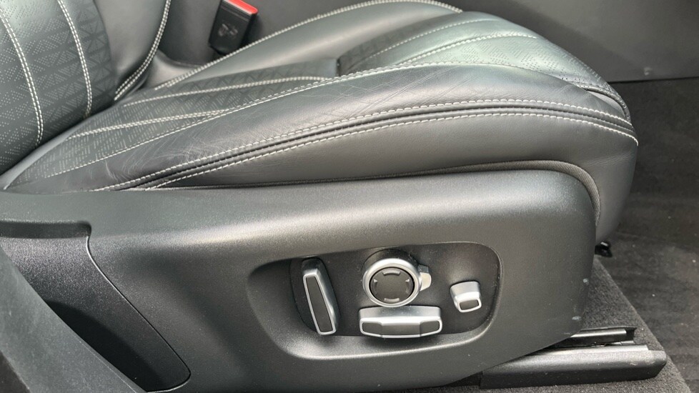 Used Land Rover Range Rover Velar 2021 for sale - 76575238: Photo 37