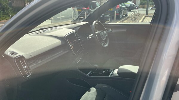 Used Volvo XC40 2023 for sale - 75702477: Photo 10