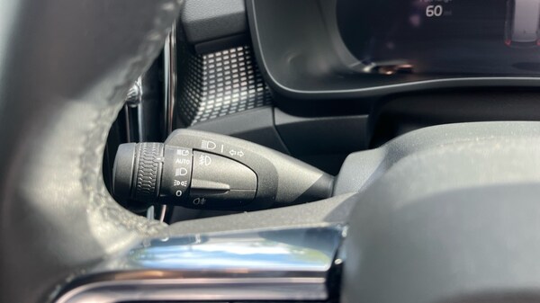 Used Volvo XC40 2023 for sale - 75702477: Photo 24